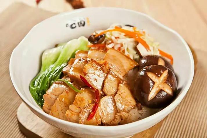哈卤餐饮管理品牌一:《哈卤》卤汁饭品牌二:《百味奶咖》奶茶